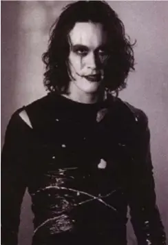  ?? ?? CENA FATAL Brandon Lee, filho de Bruce Lee, foi morto nas gravações de O Corvo