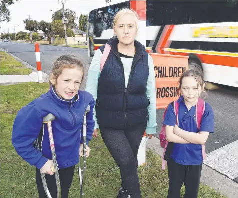  ?? Picture: ALAN BARBER ?? SLOW DOWN: Shakira Coon, daughter Tianah Seaton and Tianah's schoolfrie­nd Summer Scanlon at the Purnell Rd school crossing that is still 60km/h more than a year after students petitioned council to lower the limit to 40km/h.