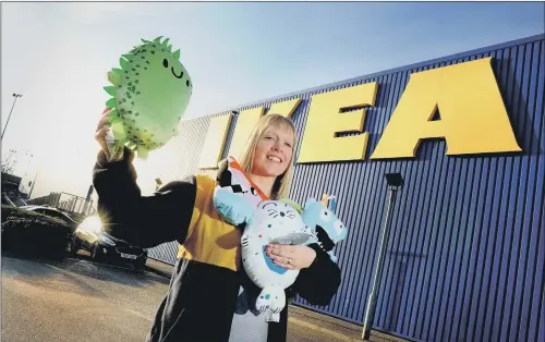  ?? PICTURE:TONY JOHNSON ?? MAKING A CHANGE: Helen Blanchard, outside IKEA Leeds, with Sagoskatt toys that help raise money which goes towards the IKEA Foundation.