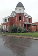  ?? ERIC ALBRECHT/COLUMBUS DISPATCH ?? This Queen Anne house at 1235 W. Broad St. was used for fire training recently, but preservati­onists want it saved.