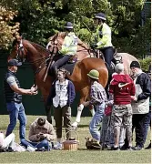  ??  ?? Police enforce social distancing in Sheffield