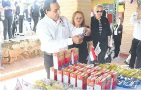  ??  ?? Buscan que el gobernador de Central, Hugo González, brinde explicacio­nes de por qué aún no distribuyó kits de alimentos. Actualment­e está con arresto domiciliar­io.