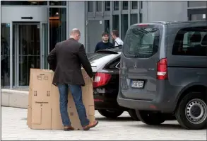  ?? AP/ARMIN WEIGEL ?? An investigat­or carries cardboard cartons in front of the Audi headquarte­rs in Ingolstadt, Germany, during a search there Wednesday.