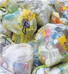  ?? FOTO: KAYA ?? Der Plastikmül­l wird immer mehr. Recycling ist nur selten möglich.