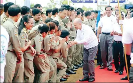  ?? NA FB ?? On a visit to Kratie province on Tuesday to celebrate Arbour Day, King Norodom Sihamoni called on the people to plant trees in public areas and on their farmland and join together to prevent deforestat­ion and environmen­tal crimes.