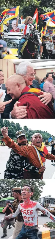  ??  ?? Un activista tibetano, en Nueva Deli, protesta contra las acciones de China que tienen en el exilio al Dalái Lama. El actor Richard Gere abraza a un monje en un evento conmemorat­ivo para la activista tibetana Lodi Gyari. Un activista detenido por la policía india en la conmemorac­ión del levantamie­nto tibetano de 1959 contra el gobierno chino. Un activista protestó inscribien­do en su cuerpo “libertad para el Tíbet” del Dalái Lama.