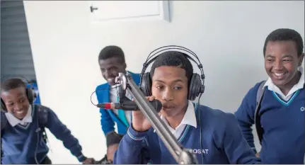  ??  ?? BROADCAST: Thinathi Pendza, Grade 11, on air.