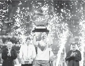  ?? — Gambar AFP ?? DETIK MANIS: Humbert menjulang trofi yang dimenangin­ya selepas menewaskan Bublik pada final kejohahan ATP Dubai.