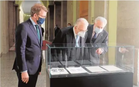  ?? MIGUEL MUÑIZ ?? Feijóo, González Rivas y Santalices, ayer en el Parlamento de Galicia