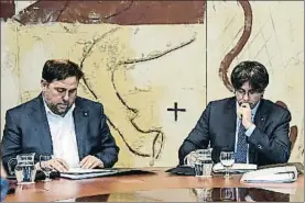  ?? ROSER VILALLONGA ?? Oriol Junqueras y Carles Puigdemont, ayer en la reunión del Govern