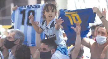  ?? Photos: Nampa/AFP ?? Forever in our hearts… Fans holding jerseys of Argentinia­n late football legend Diego Armando Maradona wait to enter the Casa Rosada government house to pay tribute to him in Buenos Aires.