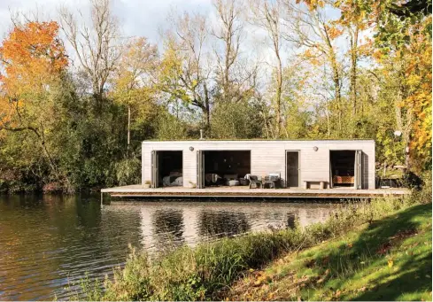  ??  ?? NATURE’S BEST Another highlight of this two-room, 50m2 dwelling clad in pale wood is the patchwork of wooden f loorboards repurposed as wall cladding and cabinets.