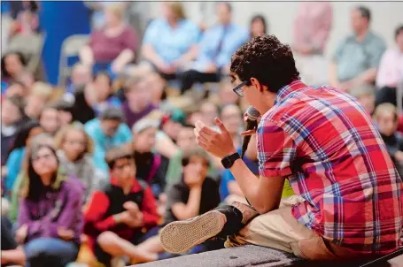  ?? SEAN D. ELLIOT/THE DAY ?? Braiden Sunshine of Old Lyme talks about his experience­s on the show “The Voice” during a performanc­e Monday for students at Cutler Middle School in Groton. Sunshine, who was a finalist on the musical competitio­n TV show, is promoting new songs and was...