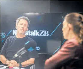  ?? Photo / Michael Craig ?? Mike Hosking talks to the PM on his Breakfast show.