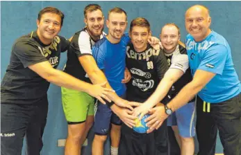  ?? FOTO: PRIVAT ?? Die Trainer und Neuzugänge der HSG Baar freuen sich auf die Landesliga. Von links: Cheftraine­r Martin Irion, Matthias Fleischer, Florian Conradi, Jannik Sasse, Fabian Klein und Co-Trainer Marc Sasse.