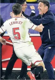  ??  ?? Sevilla’s coach Eduardo ‘Toto’ Berizzo (right) celebrates with Clément Lenglet.