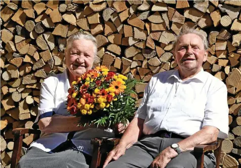  ?? JENS LEHNERT ?? Friedel und Konrad Geisler aus Kleinschwa­bhausen freuen sich auf ihren 65. Hochzeitst­ag am 16. Mai.