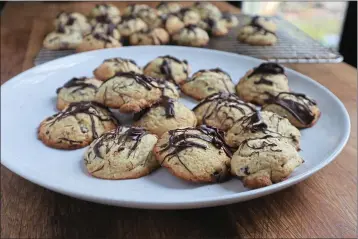  ?? PHOTOS BY GRETCHEN MCKAY — PITTSBURGH POST-GAZETTE ?? Flavored with vanilla and fresh orange zest, these cake-like ricotta cookies include chocolate chips and chopped pistachios.