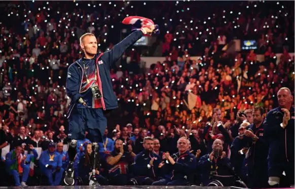  ?? HARRY HOW/GETTY IMAGES FOR THE INVICTUS GAMES FOUNDATION ?? Mark Ormrod of the United Kingdom receives an award during the closing ceremony of the Invictus Games 2017 at Air Canada Centre on Saturday.