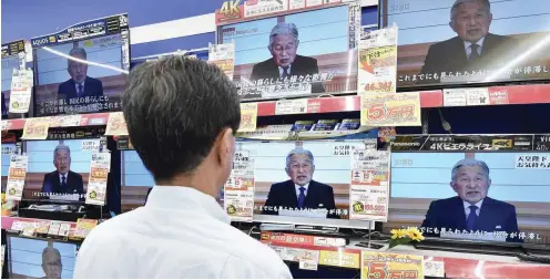  ?? Foto: AFP/Imperial Household Agency/Kazuhiro Nogi ?? Der Kaiser spricht am Montag zu seinem Volk.