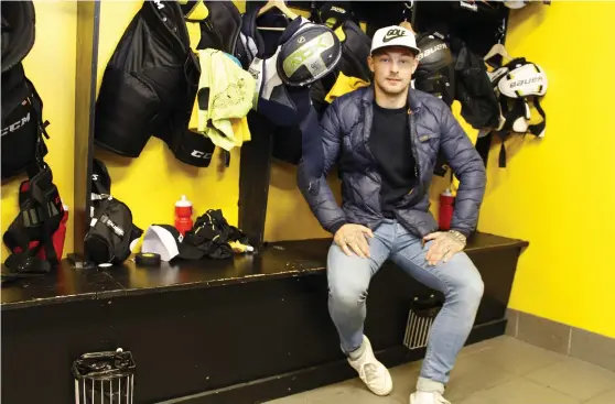  ?? Bild: ULF THURESSON ?? HITTAT SIN PLATS. Pontus Rone har funnit sig väl tillrätta i Vänersborg­s HC efter flytten från Viking i Hagfors. Fem mål och fem assist gör att han toppar interna poängligan efter försäsonge­n.