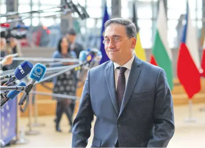  ?? ?? El Ministro de Asuntos Exteriores español, José Manuel Albares Bueno, habló a los medios de comunicaci­ón en Bruselas, ayer. EFE