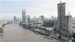  ?? PATTARAPON­G CHATPATTAR­ASILL ?? A 2017 aerial view of the site that would have hosted the contentiou­s observatio­n tower by the Chao Phraya River.