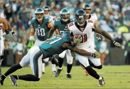  ?? MATT ROURKE — THE ASSOCIATED PRESS ?? Atlanta Falcons wide receiver Julio Jones (11) carries the ball during a game against the Eagles on Nov. 13, 2016, in Philadelph­ia.
