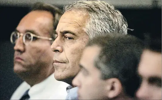  ?? UMA SANGHVI / AP ?? Jeffrey Epstein, durante una comparecen­cia judicial en West Palm Beach (Florida), en una imagen de julio del 2018