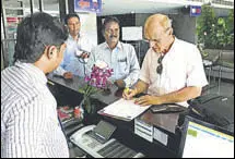  ?? HT ?? A French consulate official collects details of voters in Yanam, a town situated in East Godavari district of Andhra Pradesh.