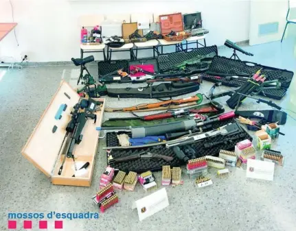  ??  ?? Los Mossos d’Esquadra requisaron numerosas armas a Murillo