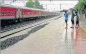  ?? AH ZAIDI/HT PHOTO ?? Flooded railway tracks at the Chaumhela railway station in Jhalawar on Friday.
