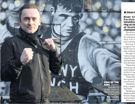  ??  ?? KING OF THE RING Stephen by a Benny Lynch mural at the Clutha pub in Glasgow Pic Alasdair MacLeod