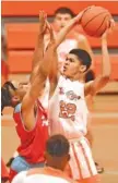  ?? STAFF PHOTO BY ROBIN RUDD ?? East Ridge’s Tyree Smith (22) shoots in traffic during Friday’s home game against Brainerd.