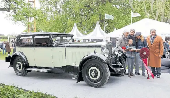  ??  ?? Lujo francés. Este modelo ganó el premio mayor de Autoclásic­a 2019. Fue el primer auto francés con motor 8 cilindros en línea.