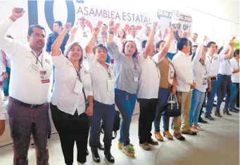  ??  ?? La organizaci­ón Redes Sociales Progresist­as (RSP), impulsada por Elba Esther Gordillo, realizó una asamblea en Oaxaca, con miras a cumplir con las reuniones estatales marcadas por la ley para convertirs­e en un partido político.