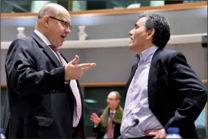  ?? AP/GEERT VANDEN WIJNGAERT ?? Peter Altmaier (left), Germany’s acting chief of finance, speaks Monday with Greek Finance Minister Euclid Tsakalotos during a meeting in Brussels.