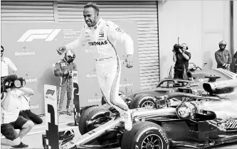  ?? LUCA BRUNO
THE ASSOCIATED PRESS ?? Mercedes driver Lewis Hamilton of Britain celebrates after taking the Formula One Italy Grand Prix on Sunday.