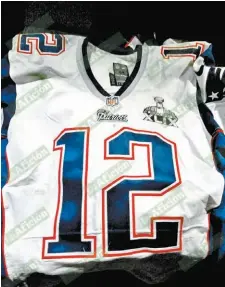  ??  ?? Nadie sabía que este jersey de Brady había desapareci­do