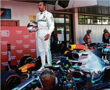  ?? FOTO: MORENATTI/DPA ?? Mercedes-Pilot Lewis Hamilton hat beim Großen Preis von Spanien seinen dritten Saisonsieg eingefahre­n.