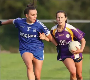  ?? ?? Derrygonne­lly’s Keira Elliott keeps a firm hold of possession despite pressure from Kinawley’s Katie Donnelly.