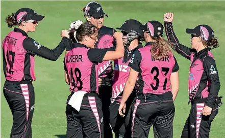  ?? GETTY IMAGES ?? The White Ferns celebrate beating Australia in the third T20 match in Brisbane on Wednesday.