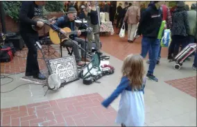  ?? MELISSA SCHUMAN - MEDIANEWS GROUP ?? Norah Vogel, 3, dances to the music of Shelving Rock, this week’s live band at the market.