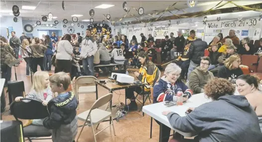  ?? VANCE WEBER ?? Supporters gathered inside the Wolseley Sportsplex last Saturday to watch the 2024 Kraft Hockeyvill­e announceme­nt. Elliot Lake, Ont., ended up winning the title.