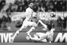  ?? - AFP photo ?? Napoli’s forward from Belgium Dries Mertens scores against Roma’s goalkeeper from Poland Wojciech Szcz?sny during the Italian Serie A football match AS Roma vs Napoli on March 4, 2017 at the Olympic Stadium in Rome.