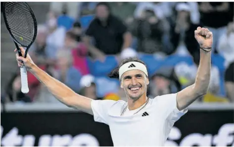  ?? FOTO: WEST/AFP ?? Alexander Zverev hat gut lachen. In einem hochspanne­nden Achtelfina­le setzte sich Zverev am Montag gegen den Briten Cameron Norrie durch.