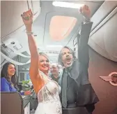  ?? COURTESY OF KAITLYN MANZER ?? Pam and Jeremy Salda get married on a Southwest Airlines flight over Arizona.