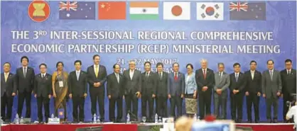  ?? — AP ?? HANOI: Trade ministers of 16 countries from the Asia-Pacific region stand for a group photo during the Regional Comprehens­ive Economic Partnershi­p (RCEP) ministeria­l meeting in Hanoi yesterday.