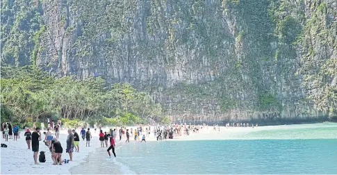  ?? ?? Caption caption
ABOVE
The Department of National Parks limits visitors to Maya Bay at 375 an hour, or around 4,100 a day. During the pre-pandemic peak, the bay received up to 8,000 visitors a day.