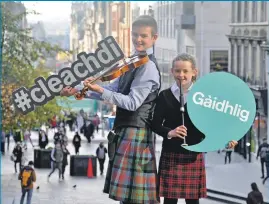  ?? 17_DM_ModMonday0­1 ?? Finlay MacLennan, 15, and Maili MacLennan, 11, help promote this year’s Royal National Mòd in Glasgow.